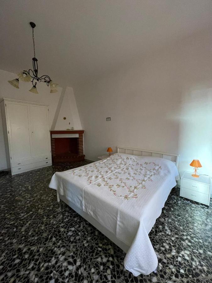 Leone Villa Castro  Buitenkant foto